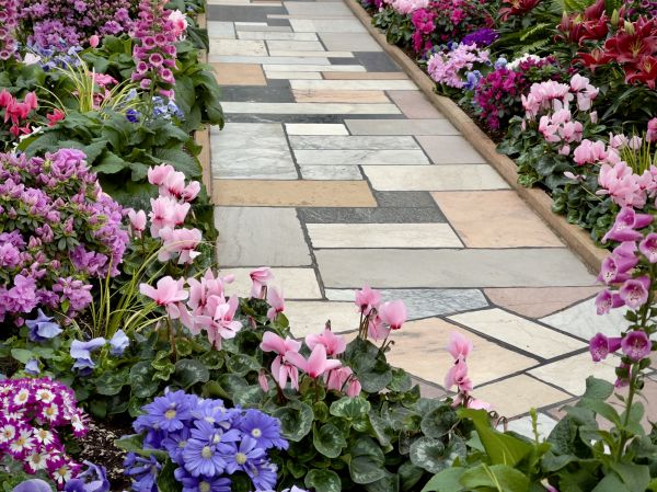 Cost of Garden Path Installation in Everett