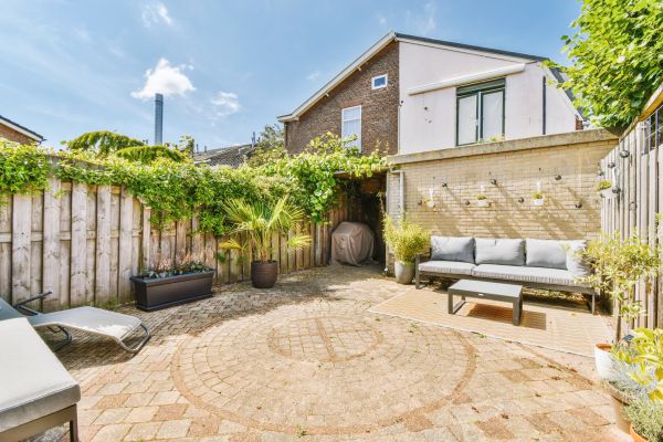 Cost of Courtyard Patio Service in Everett